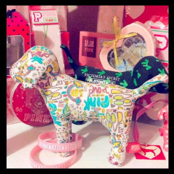 💕ℙ𝕀ℕ𝕂 𝕍𝕊 VINTAGE Graffiti 6” Plush Dog💕 - Picture 3 of 7